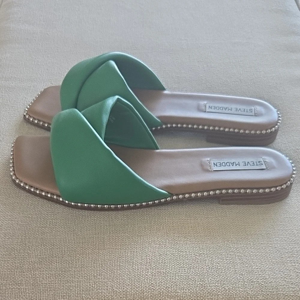 Steve Madden Green Sandals with Sleek Design, Barely Worn - Picture 2 of 4